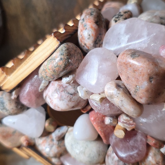 Rustic Stone Handmade Birdhouse Pink Quartz - Picture 9 of 11